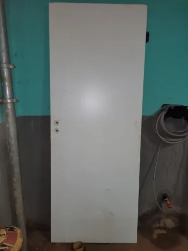 Porta de madeira com portal