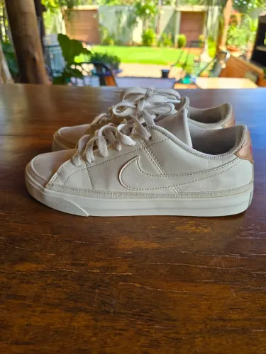 Vendo tênis Feminino Nike Novo 36 