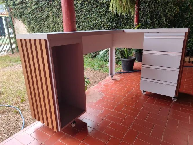 Mesa em formato de L