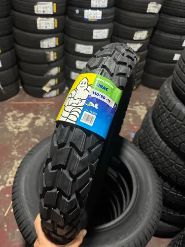 Pneus Michelin 110/90 R17