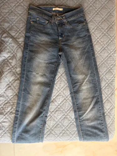 Calça jeans levis