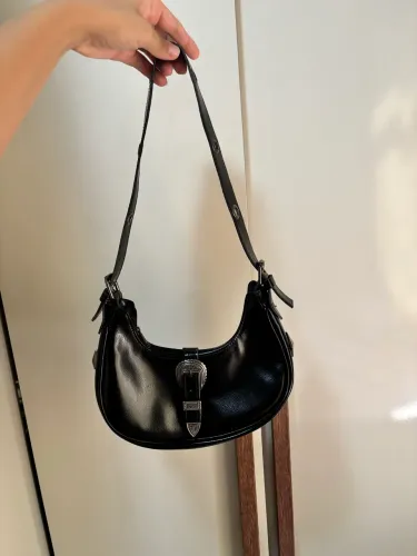 Bolsa baguete preta estilosa