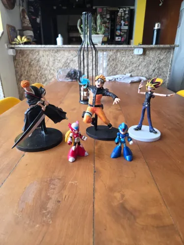 Action figure ichigo naruto yu-gi-oh