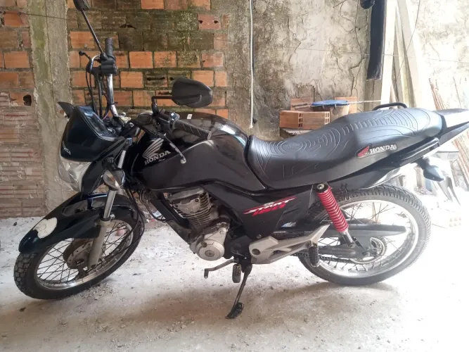 Vendo moto CG 160 estart 2017 valor 10.000 whatsapp *12