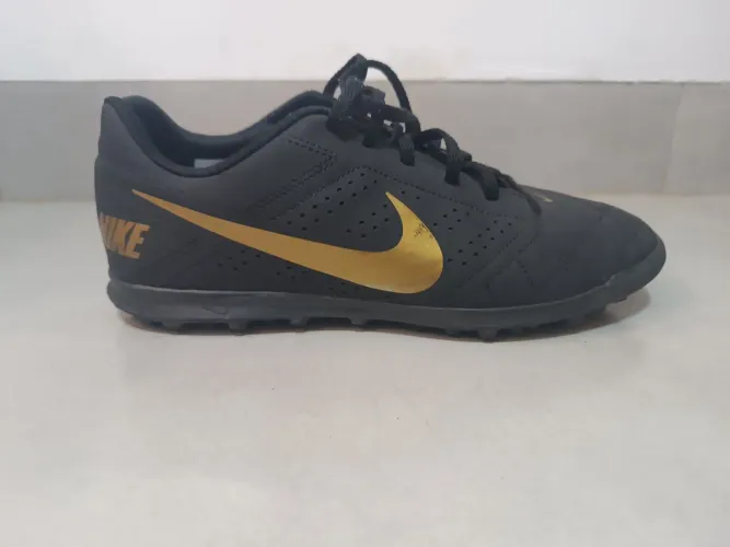 Chuteira Nike Society