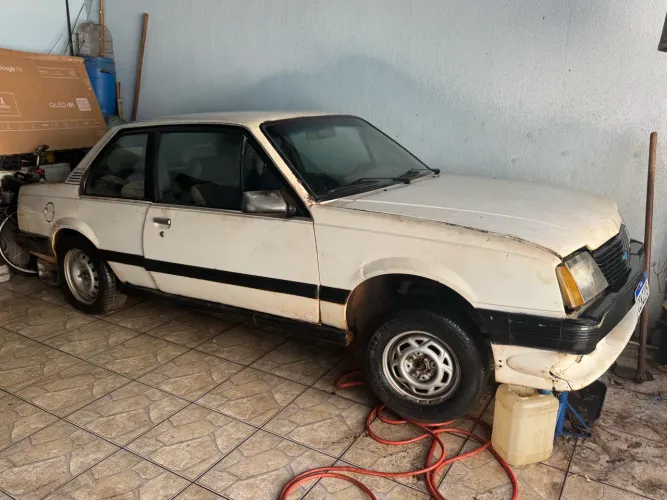 Chevrolet Monza GL 1.8 Efi/ SL/ L/ 650/barc. 2e4p (álcool) 1984