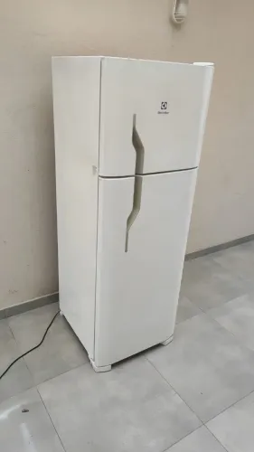? VENDOO ÓTIMA GELADEIRA ELECTROLUX DUPLEX DE GELO SECO 370L SEMI NOVA COM GARANTIA