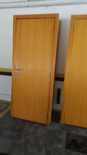 Vende-se Portas de madeira