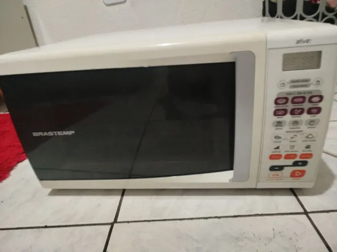 Vendo Micro-ondas Brastemp 30L Espelhado (Com Defeito - Liga mas não esquenta)