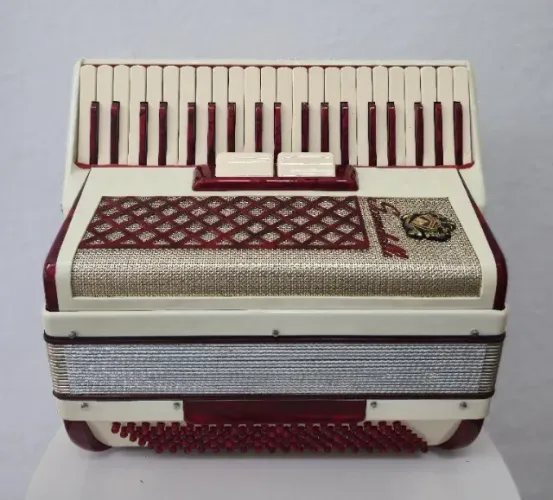 Acordeon Scandalli Série Ouro 120 baixos - 41cm - Universo do Acordeon