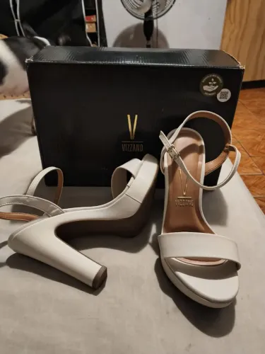 Sandália Vizzano 37 branca nova