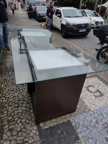 Lindo conjunto para escritório mesa de reunião e armário  ótima qualidade 