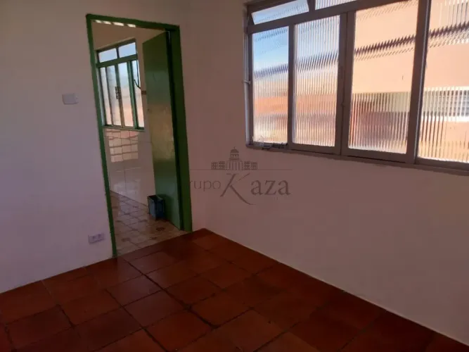 Casa - Jardim Ismênia - 1 Dormitório - 60m².