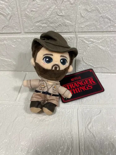 Pelúcia Mini Stranger Things Hopper