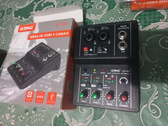 Interface de audio e hub de alimentação