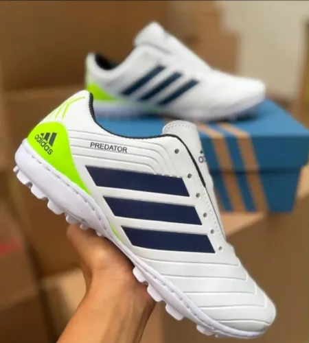 Chuteira Adidas Predator Branca e Azul (Society/Futebol)