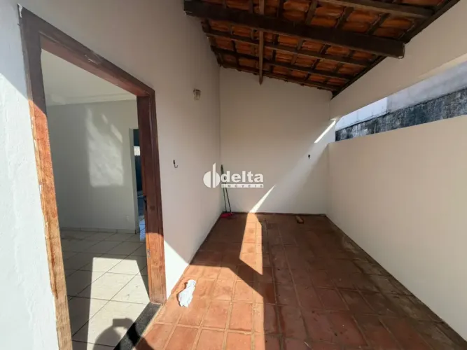 Casa residencial com 3 quartos sendo 1 suíte disponível para locação no bairro Cidade Jard