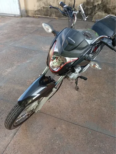 Vende-se CG START 160 2022 em perfeitas condições e toda revisada