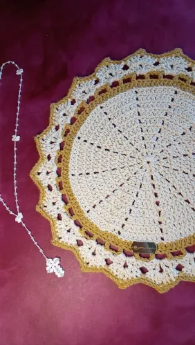 Toalhinha de crochê Sousplas kit com 4 peças redondo