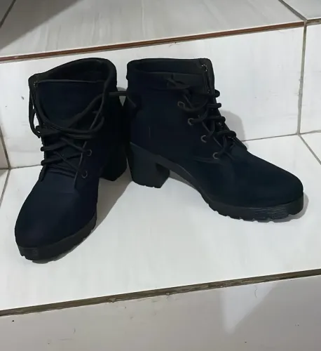 Bota salto camurça  n 37