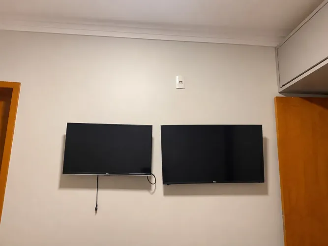 Vendo duas TVs