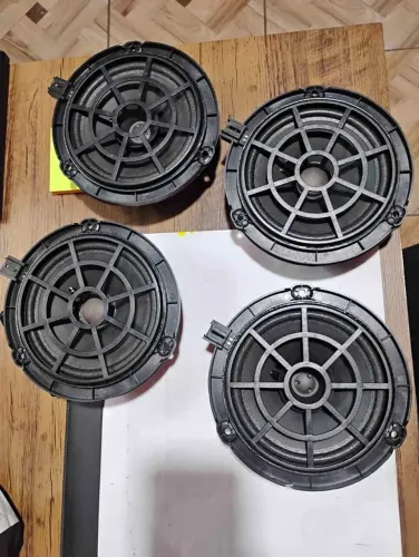? Kit com 4 Falantes 6 Polegadas Peugeot - R$ 80
