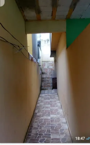Casa de fundos em campo grande Rj .