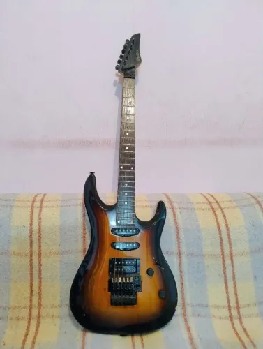 Guitarra Superstrato Golden 