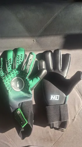 Luva de goleiro profissional