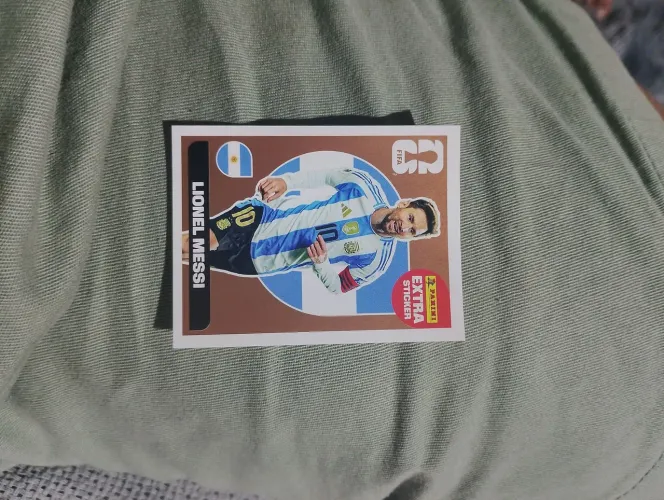 figurinha do Messi de bronze