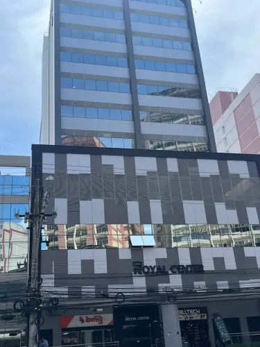 Centro comercial para aluguel possui 64 metros quadrados em Santa Lúcia - Vitória - ES