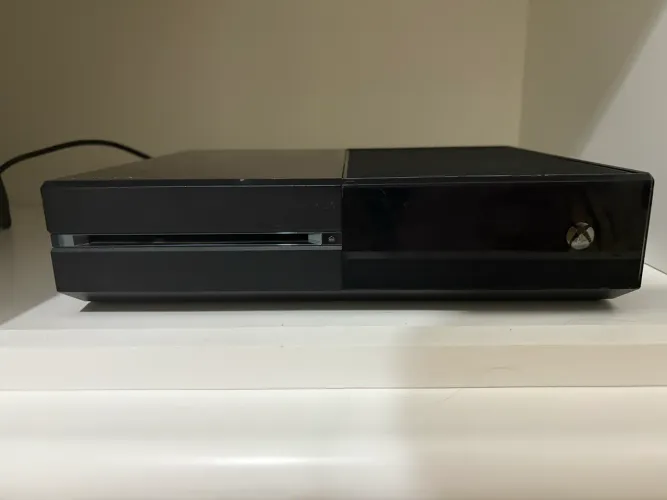 Xbox one 500 Gb + 5 jogos + 2 controles + kinect