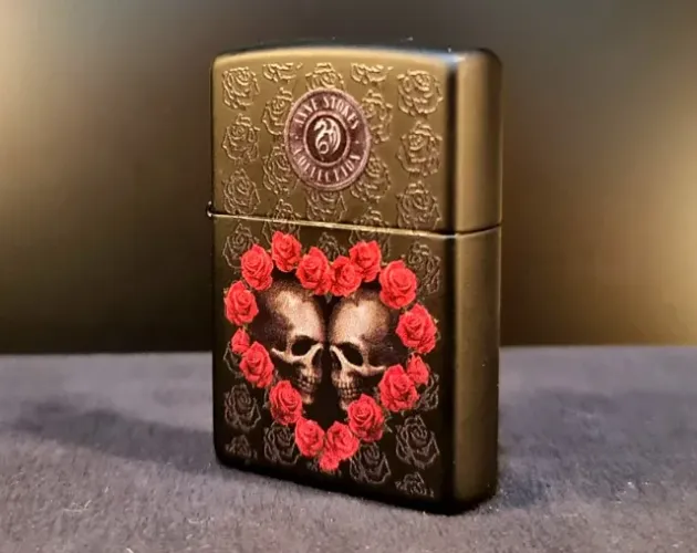 ZIPPO ANNE STOKES COLLECTION "Skull Red Roses Heart"