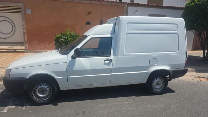 Alugo Fiorino Furgão para quem tiver interesse em trabakhar com entregas