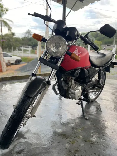 Moto em boas condições documento em dia revisada
