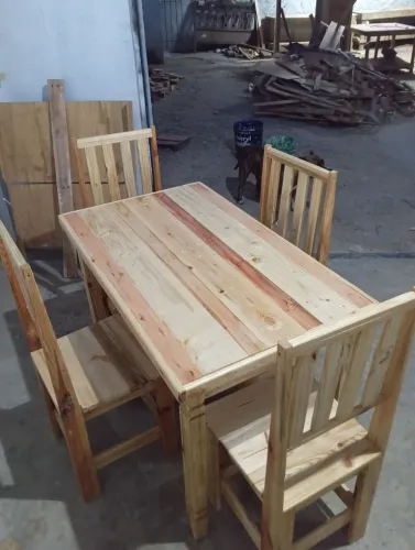 Mesa com 4 cadeiras