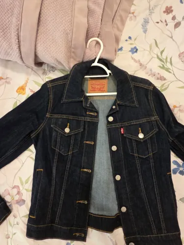 Levis trucker p