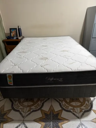 Cama box novinha molas e sacada