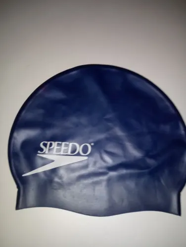 Vendo uma  toucas de silicone para natacao e hidro seminovas. ( não entrego )