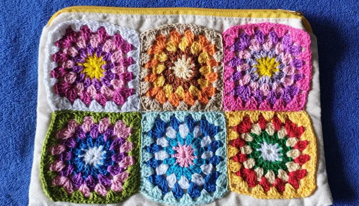 Bolsinha/nécessaire croche