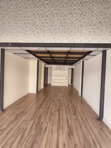#ALUGO Loja Comercial com banheiro, com Mezanino no Centro de Itaguaí-RJ.
