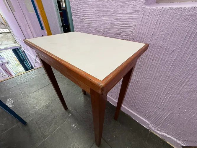 Mesa Alta de Madeira Maciça 90x70cm