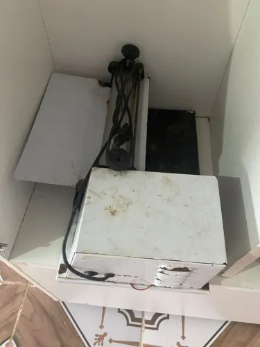 Vende se um cilindro elétrico  uma estufa uma balança.cilindro 350 balança 200 estufa 300 