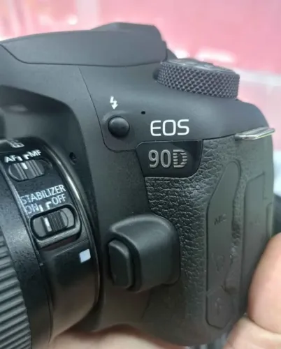 Canon 90D