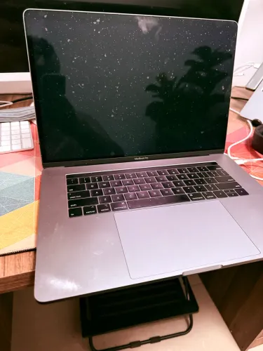 MacBook Pro Mid 2018 i7 16GB