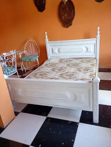 Cama casal toda em madeira maciça