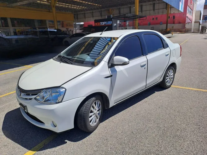 Toyota Etios XLS Sedan 1.5 Flex 16V 4P Mec. 2015