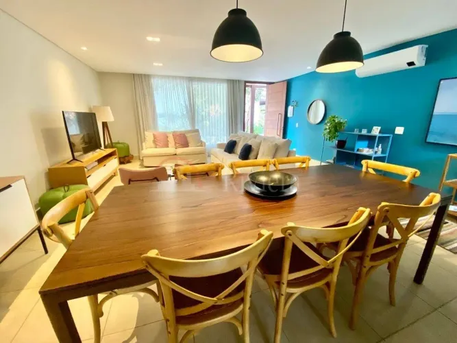 Linda Casa dentro de Condomínio Disponível para Venda na Praia de Barra do Una.
