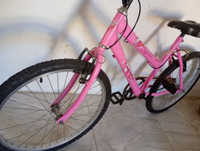 Bicicleta conservada dois meses de uso 