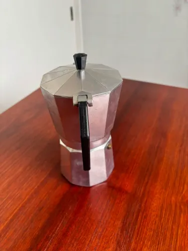 Cafeteira italiana em alumínio- Para 12 xícaras